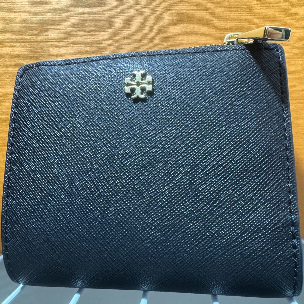 NWOT Tory Burch Black Small Compact Emerson wallet